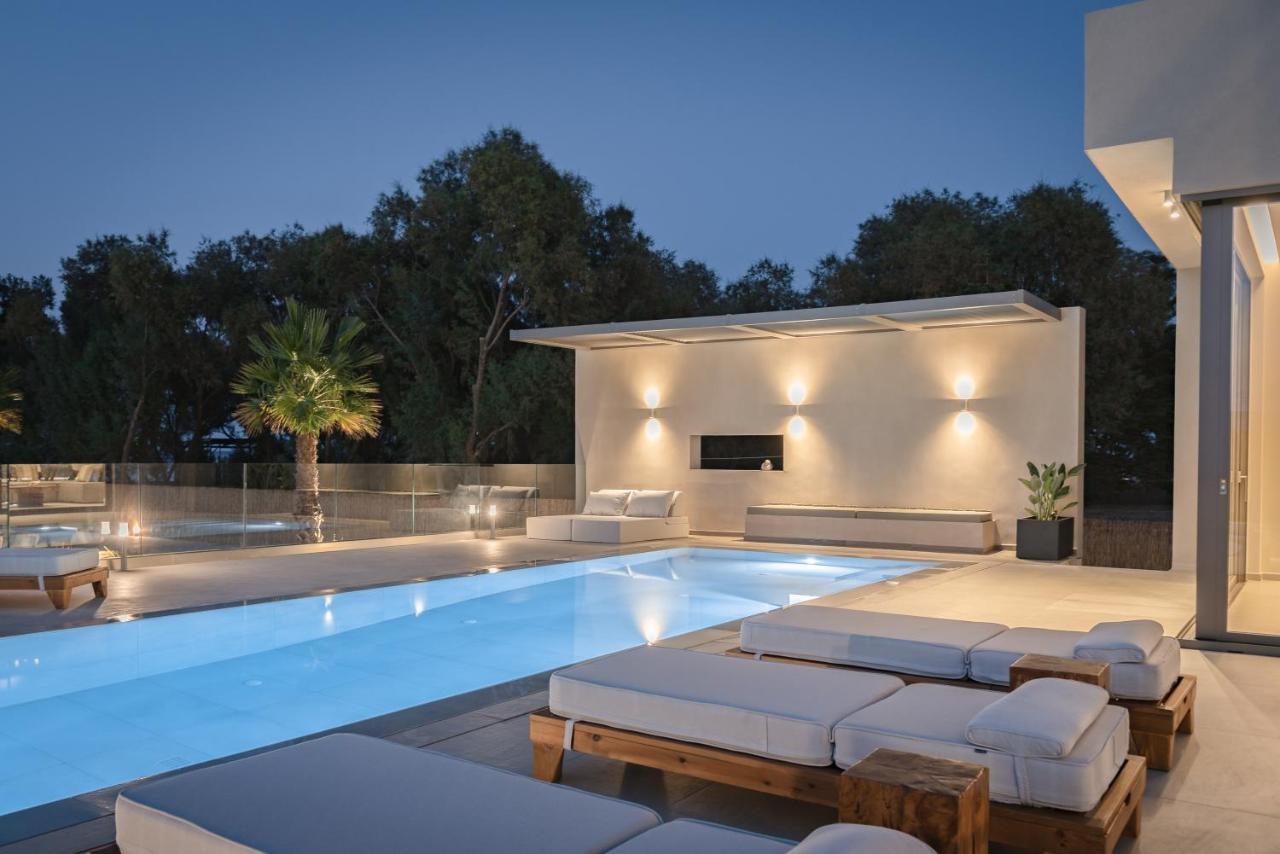 Artemis Seafront Villa, An Evanescence Sea Retreat, By Thinkvilla Tavronitis Eksteriør billede